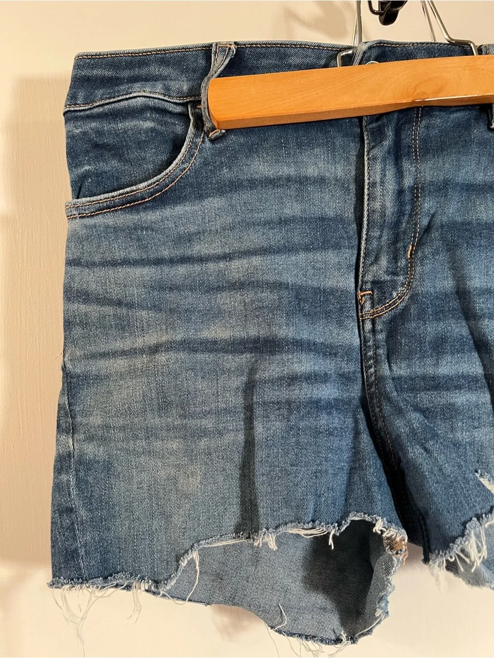 American Eagle Women’s Size 10 Hi Rise Cut Off Jean Shorts Denim Medium Wash‎